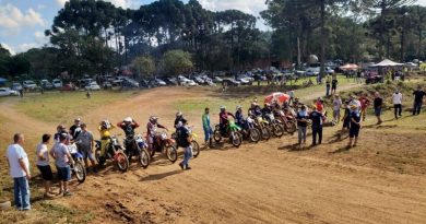 Motocross dos Pioneiros é realizado com sucesso em Rio Negro (PR)