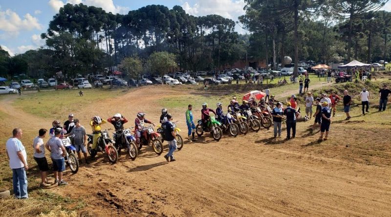 Motocross dos Pioneiros é realizado com sucesso em Rio Negro (PR)