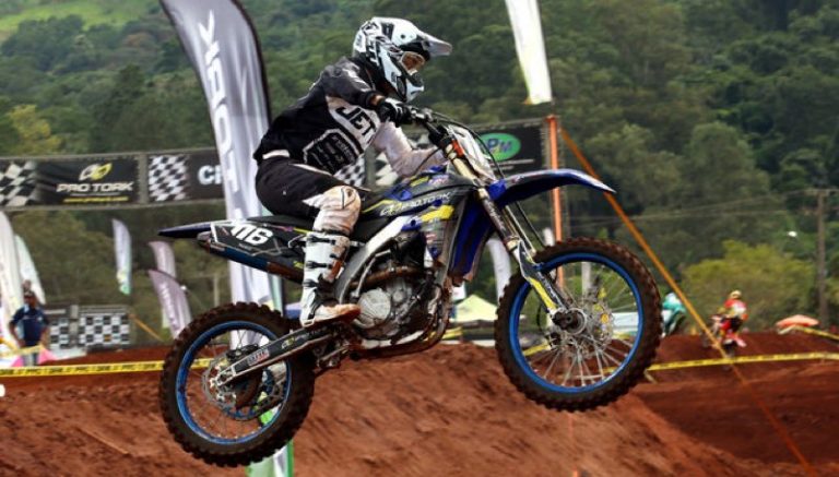 Pro Tork vence seis categorias na abertura do Paranaense de Motocross