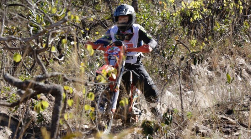 Jony Jachtchechen defende a Pro Tork em etapas do Paranaense de Enduro Regularidade