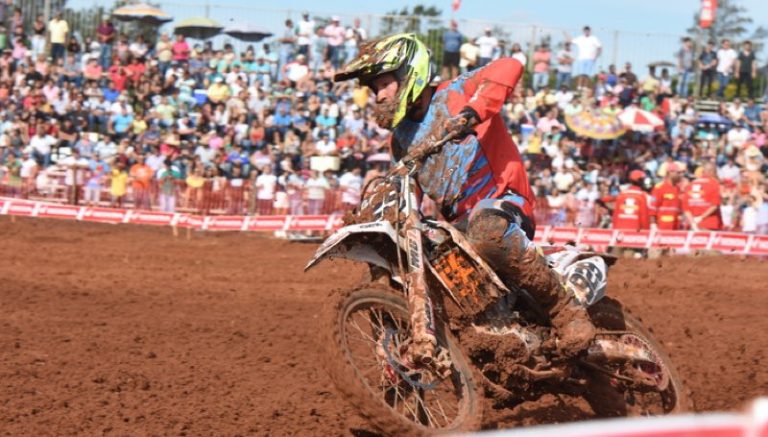 CBM realiza palestra e plantio de árvores com pilotos em escola de Alfenas