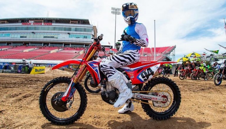 Ken Roczen renova contrato com a Honda América