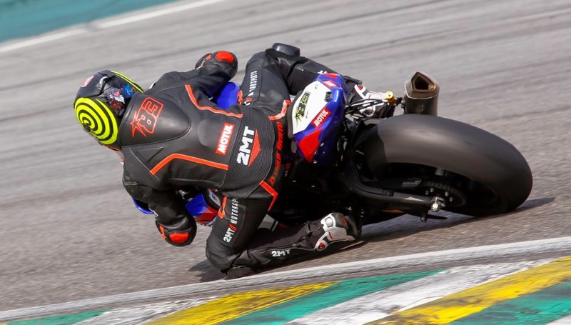 Pilotos morrem após grave acidente em corrida de motos