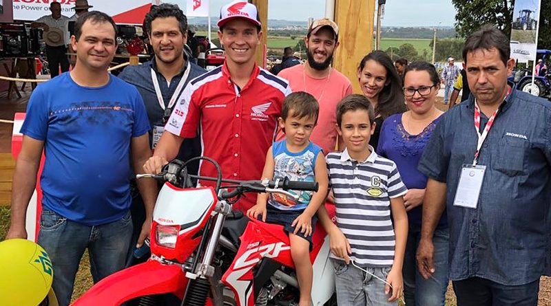 Agrishow - Bissinho Zavatti visita estande da Honda