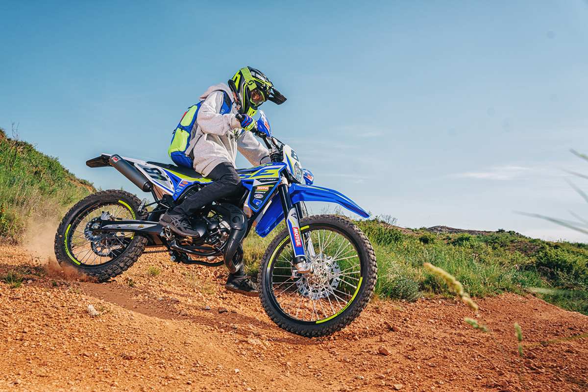 Moto de trilha, sherco em Piratininga