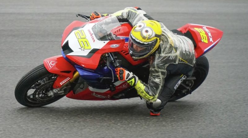 Pedro Sampaio vence principal corrida da segunda etapa do SuperBike Brasil