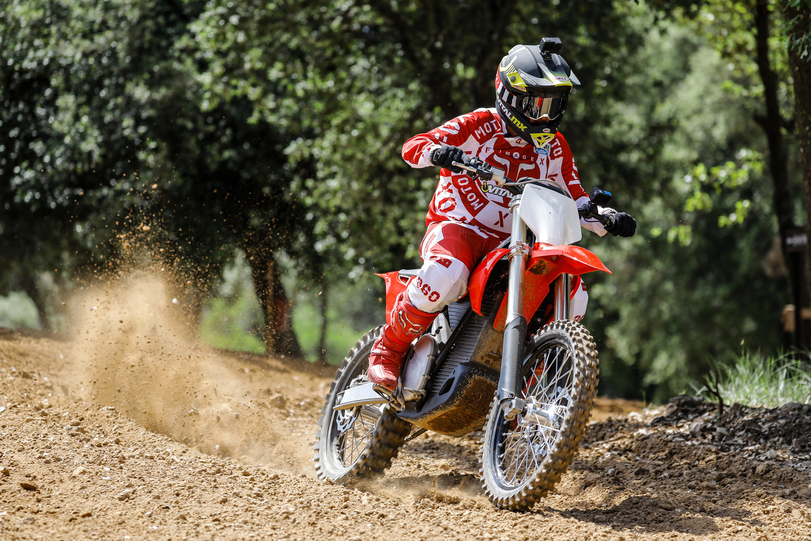 MX1  Motocross elétrica Stark Future estreia na classe SX2 do Supercross  Francês