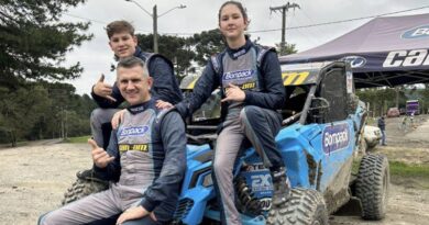 Líder dos UTVs no Brasileiro de Rally Raid, piloto passa paixão para os filhos