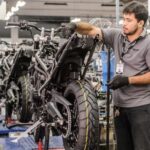 Triumph dobra produção de motos em 2024, superando 13.500 unidades produzidas e comemora 1 ano da abertura do 2º turno na fábrica em Manaus