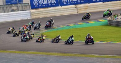 Disputas intensas e chegadas apertadas marcam a etapa do MOTO1000GP em Interlagos