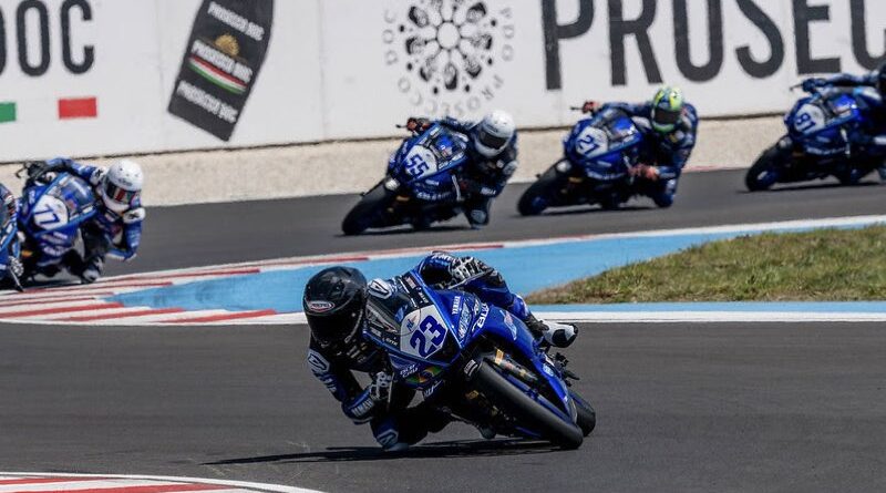 Pilotos da Yamaha Racing Brasil buscam vitórias na terceira etapa do Mundial Yamaha R3 BLU CRU no Reino Unido