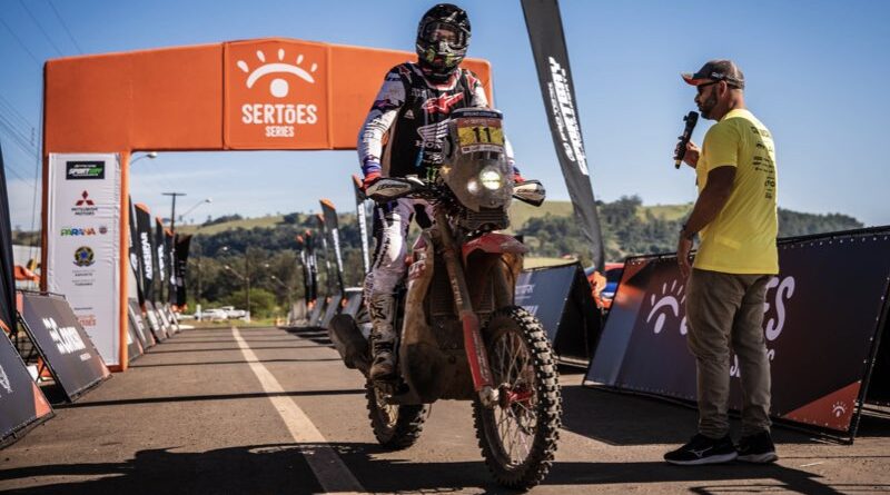 Bruno Crivilin é campeão das motos no Sertões Series Paraná