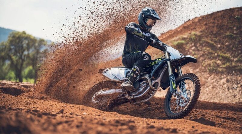 Norte-americano Mike Alessi estreia com a Triumph TF 450-X na Superfinal do Arena Cross 2026