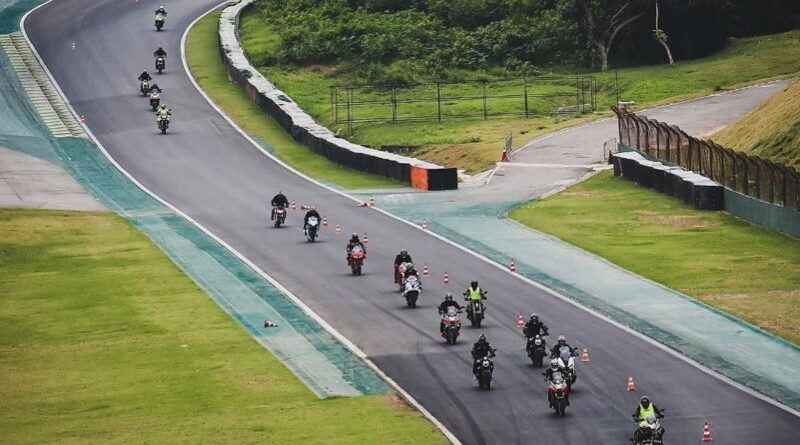Rinaldi estreia no Festival Interlagos e reforça estratégia de proximidade com motociclistas e parceiros