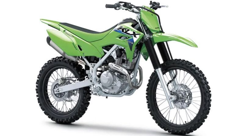 FOTOS: Kawasaki apresenta nova família KLX230 desenvolvida para diferentes terrenos e diferentes perfis de motociclistas
