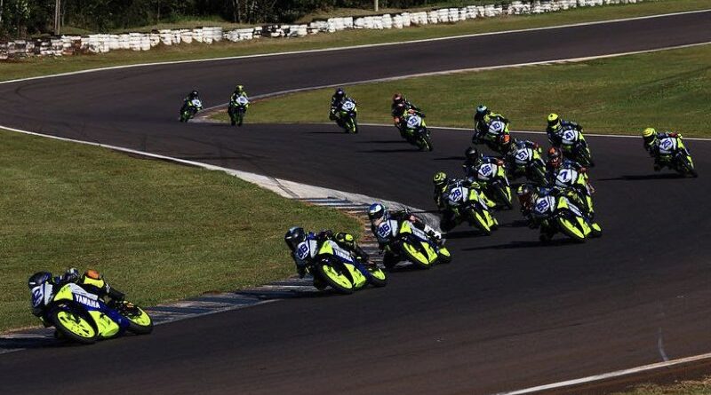 Yamaha R15 BLU CRU América Latina 2026 volta a Interlagos para a quarta etapa