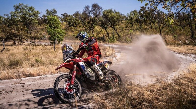 Pilotos Honda dominam Top 3 das motos no Sertões 2026