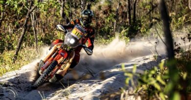 Bruno Crivilin, da Honda Racing, vence etapa e assume liderança das motos no Sertões 2026