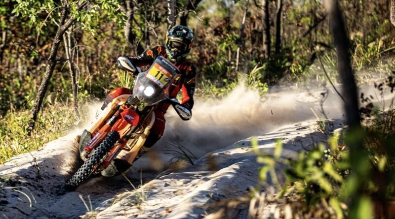 Bruno Crivilin, da Honda Racing, vence etapa e assume liderança das motos no Sertões 2026