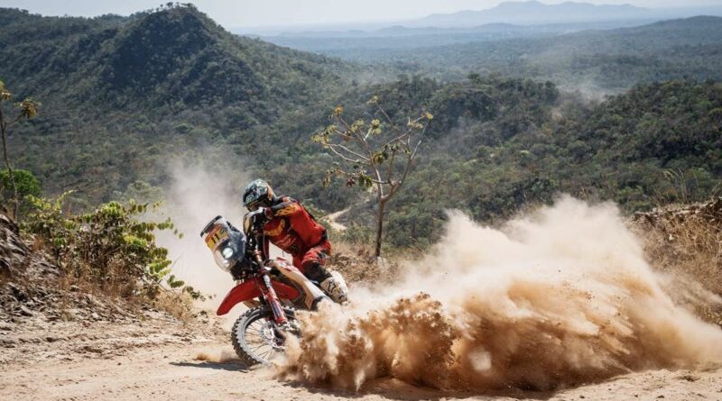 Nas primeiras posições das motos, pilotos Honda avançam para reta final do Sertões 2026